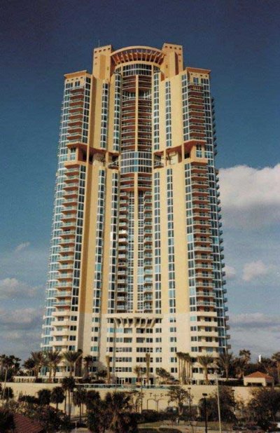 <strong>Portofino Tower Miami Trani Biancone</strong><br><br>